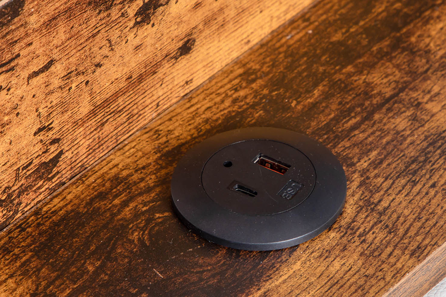 A002-1-3DU USB Polstret Integrert Sengegavl Sengeramme