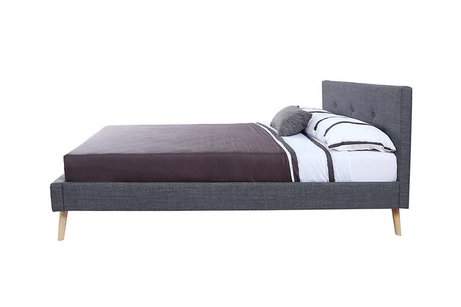 1368 Stilig skandinavisk design polstret seng
