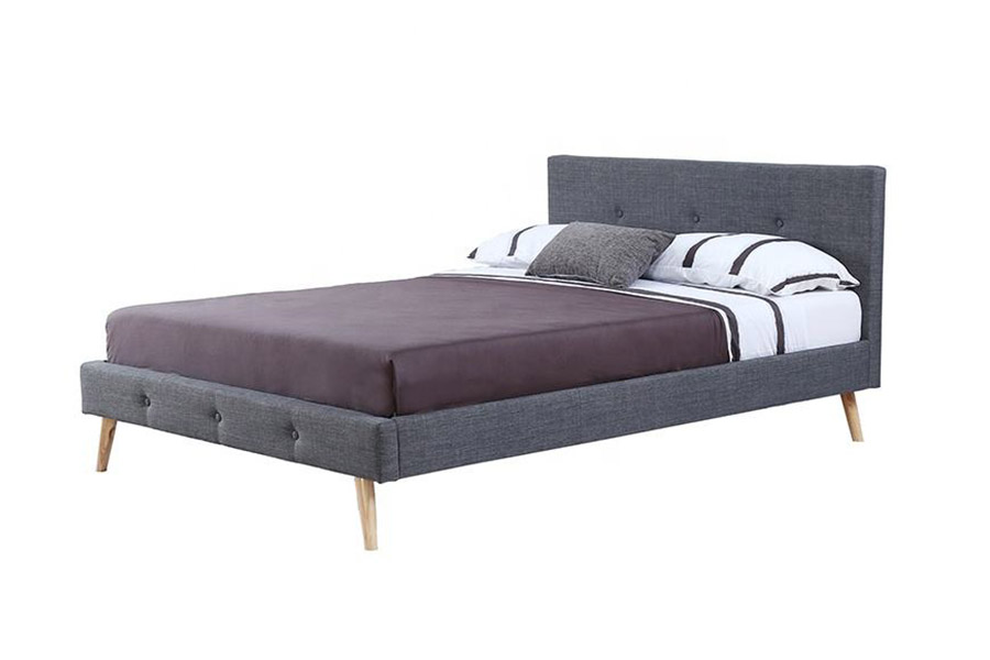 1368 Stilig skandinavisk design polstret seng