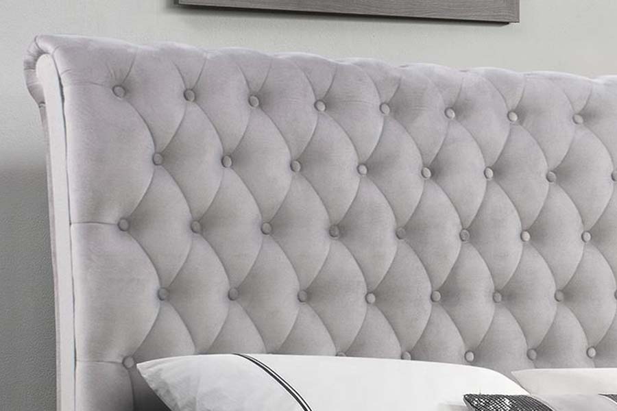 1563 Classical Sliver Sleigh Bed Polstret Seng