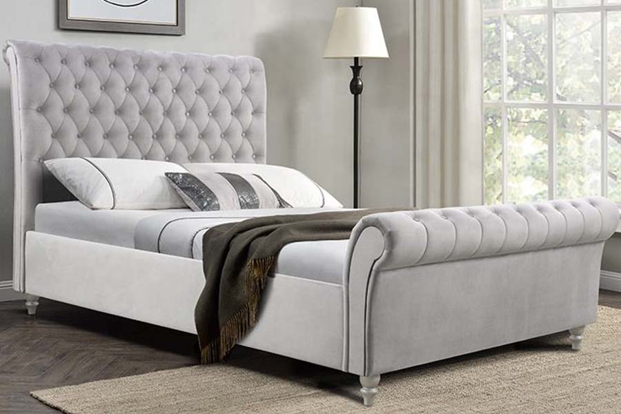1563 Classical Sliver Sleigh Bed Polstret Seng